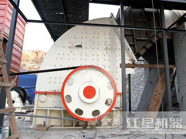 重錘式粉碎機(jī)作業(yè)現(xiàn)場(chǎng)，環(huán)保少污染