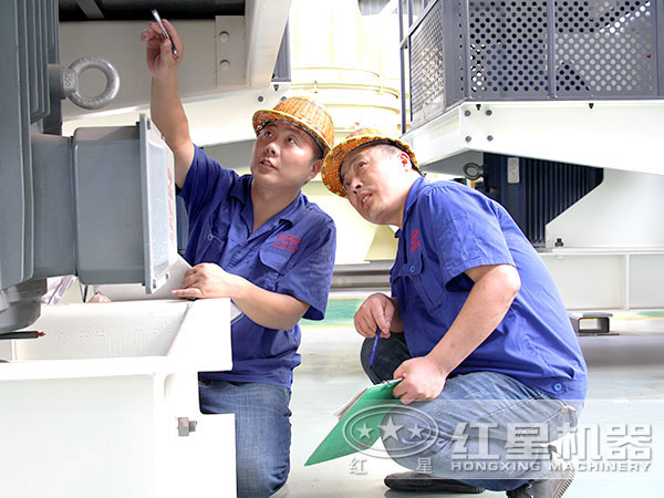 磨粉機廠家技術(shù)人員認真幫助調(diào)試、安裝
