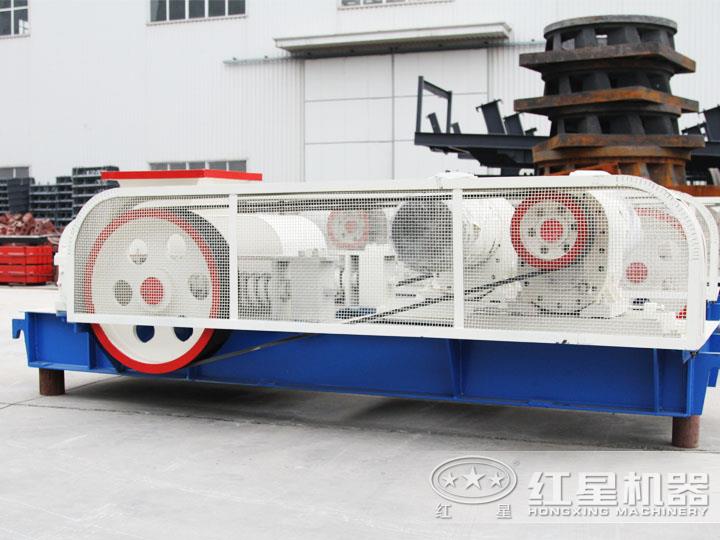 強(qiáng)力齒輥破碎機(jī)，體積小，破碎比大