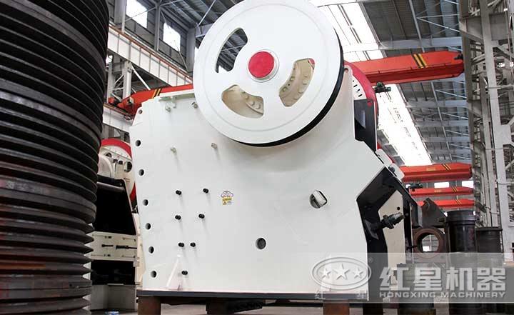 PE顎式破碎機產(chǎn)量1-2200t/h，排料口10-350mm