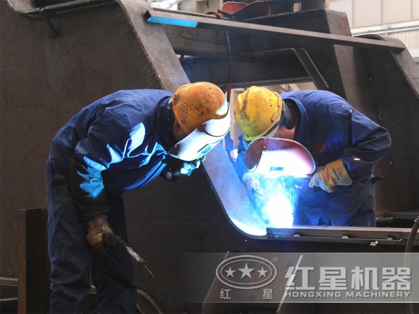 錘式破碎機(jī)匠心做工，質(zhì)量保證